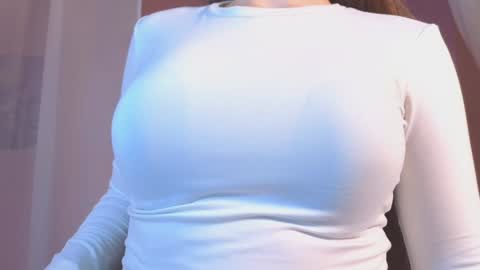 Snapshot of elliephant_ chatting on 01-02-25, 06:23 just Emily online show from 01-02-25, 06:23