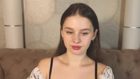 Snapshot of elliephant_ chatting on 01-08-25, 12:26 just Emily online show from 01-08-25, 12:26