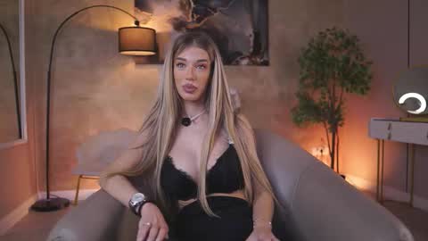 Ellie online show from 11-26-25, 04:57