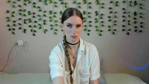 Snapshot of ellierough chatting on 05-28-26, 05:38 ellierough online show from 05-28-26, 05:38