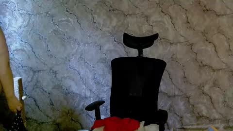 Ellie online show from 10-05-25, 05:06