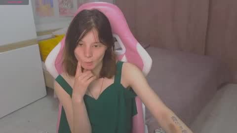 Snapshot of ellinblare chatting on 06-05-26, 09:20 Ellin online show from 06-05-26, 09:20