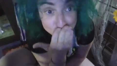 Snapshot of elliohh chatting on 04-18-26, 11:49 Elliohh online show from 04-18-26, 11:49