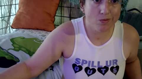 Snapshot of elliohh chatting on 05-22-26, 04:23 Elliohh online show from 05-22-26, 04:23