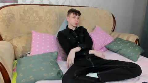 elliot_mars_ online show from 10-26-25, 05:19