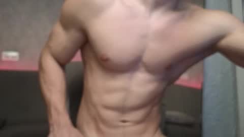Snapshot of elliot_muscle04 chatting on 10-30-25, 03:35 elliot_muscle04 online show from 10-30-25, 03:35