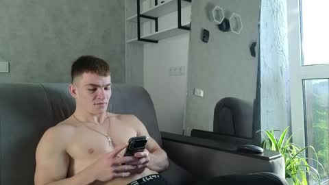 Snapshot of elliot_muscle04 chatting on 05-05-26, 03:31 elliot_muscle04 online show from 05-05-26, 03:31