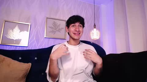 Snapshot of elliotazer chatting on 01-07-26, 11:29 Elliot online show from 01-07-26, 11:29