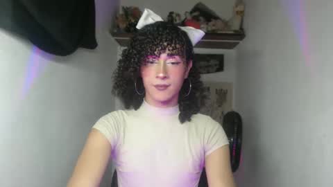 Snapshot of ellis_flowers chatting on 05-25-26, 11:55 . online show from 05-25-26, 11:55