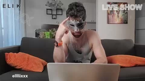 Snapshot of elllli_xxx chatting on 07-12-26, 12:23 Eli K online show from 07-12-26, 12:23