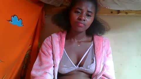 Snapshot of ellodi chatting on 05-21-26, 03:46 Ellodi online show from 05-21-26, 03:46