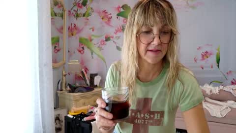 Snapshot of ells_palace chatting on 01-16-26, 06:01 Ella Bella Bo Bella online show from 01-16-26, 06:01