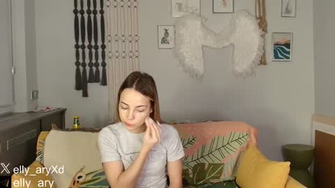 Snapshot of elly_ary chatting on 12-17-25, 09:21 elly_ary online show from 12-17-25, 09:21