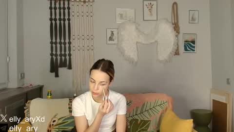 Snapshot of elly_ary chatting on 12-18-25, 09:21 elly_ary online show from 12-18-25, 09:21