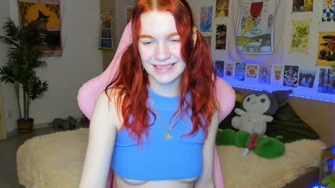 Snapshot of elly_milas chatting on 12-02-24, 06:20 Elly Fansly online show from 12-02-24, 06:20