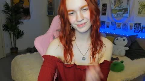 Snapshot of elly_milas chatting on 12-02-24, 06:21 Elly Fansly online show from 12-02-24, 06:21