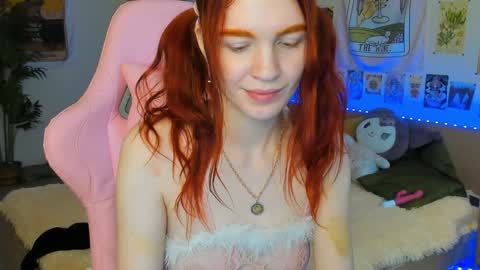 Snapshot of elly_milas chatting on 12-16-24, 09:14 Elly Fansly online show from 12-16-24, 09:14