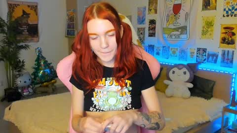 Snapshot of elly_milas chatting on 12-29-24, 05:53 Elly Fansly online show from 12-29-24, 05:53