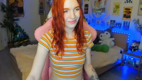 Snapshot of elly_milas chatting on 01-03-25, 01:03 Elly Fansly online show from 01-03-25, 01:03