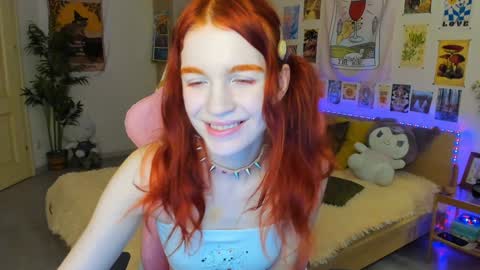 Snapshot of elly_milas chatting on 01-12-25, 10:45 Elly Fansly online show from 01-12-25, 10:45