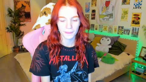 Snapshot of elly_milas chatting on 01-14-25, 11:31 Elly Fansly online show from 01-14-25, 11:31