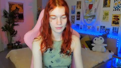 Snapshot of elly_milas chatting on 01-17-25, 07:08 Elly Fansly online show from 01-17-25, 07:08