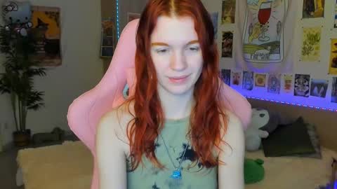 Snapshot of elly_milas chatting on 02-09-25, 08:33 Elly Fansly online show from 02-09-25, 08:33