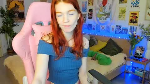 Snapshot of elly_milas chatting on 03-09-25, 08:07 Elly Fansly online show from 03-09-25, 08:07
