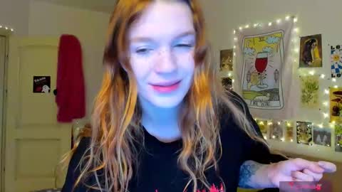 Snapshot of elly_milas chatting on 02-26-26, 07:18 Elly Fansly online show from 02-26-26, 07:18