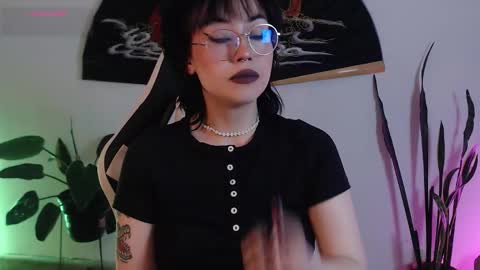 Snapshot of elly_uwuw chatting on 01-10-26, 11:31 Emy Castro online show from 01-10-26, 11:31