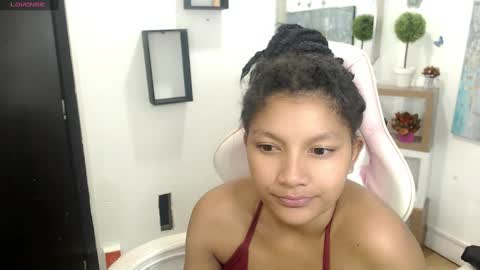 Snapshot of elly_willis chatting on 02-17-25, 03:36 Elly online show from 02-17-25, 03:36