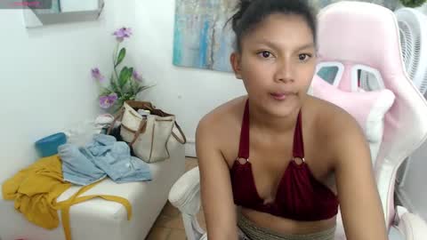 Snapshot of elly_willis chatting on 02-23-25, 05:18 Elly online show from 02-23-25, 05:18
