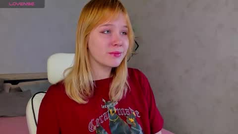 Snapshot of ellya_castro chatting on 11-25-25, 12:32 ellya_castro online show from 11-25-25, 12:32