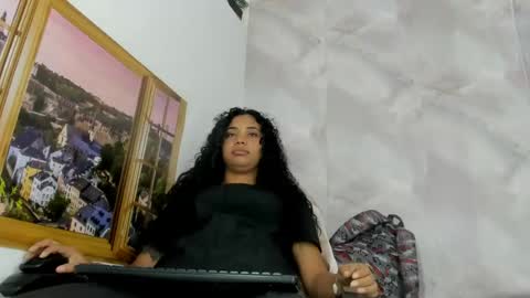 Snapshot of ellybloom chatting on 06-22-26, 01:08 ellybloom online show from 06-22-26, 01:08
