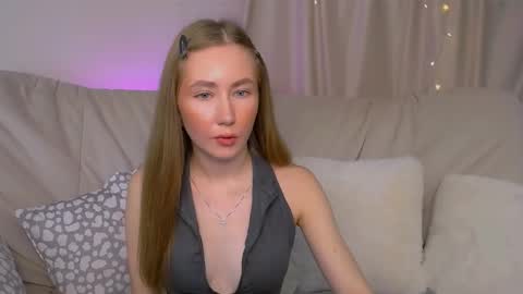 Elly online show from 11-19-25, 03:06