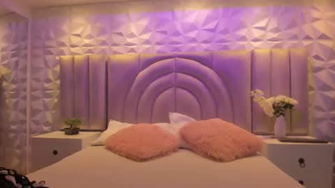 Snapshot of ellye_evans_ chatting on 06-19-26, 11:14 Ellye online show from 06-19-26, 11:14