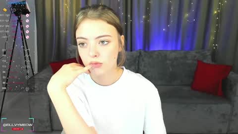 Snapshot of ellyford chatting on 01-05-25, 11:26 Elly online show from 01-05-25, 11:26