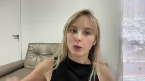 Snapshot of ellykeyofficial chatting on 04-23-26, 07:38 ellykeyofficial online show from 04-23-26, 07:38