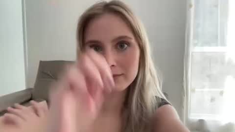 Snapshot of ellykeyofficial chatting on 04-25-26, 03:53 ellykeyofficial online show from 04-25-26, 03:53
