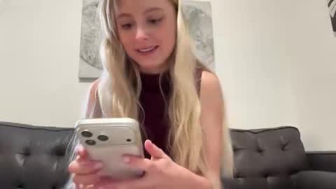 Snapshot of ellykeyofficial chatting on 05-01-26, 11:09 ellykeyofficial online show from 05-01-26, 11:09