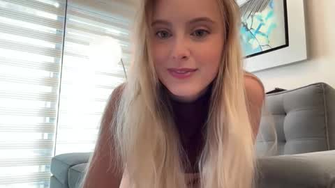 Snapshot of ellykeyofficial chatting on 05-03-26, 08:04 ellykeyofficial online show from 05-03-26, 08:04