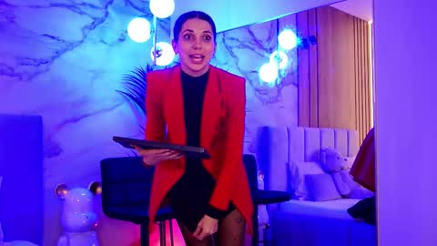 Elly online show from 10-28-25, 08:07