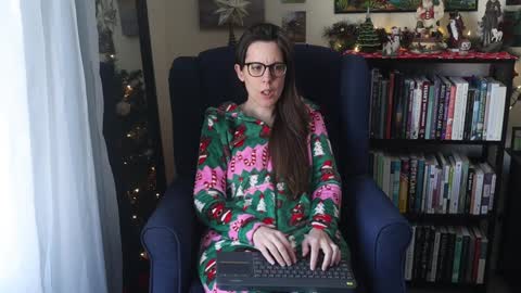 Elly Naomi online show from 12-21-24, 07:16