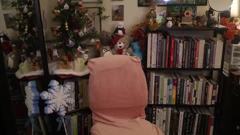 Elly Naomi online show from 12-20-25, 11:12