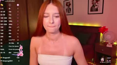 EllyPeach online show from 06-12-26, 02:38