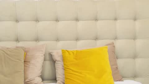 EllyRoss online show from 12-14-25, 03:23