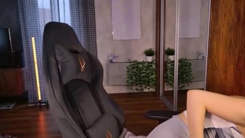 Snapshot of ellysunloverr chatting on 11-04-25, 03:05 Elly online show from 11-04-25, 03:05