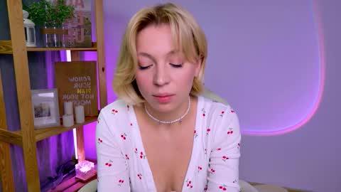 Snapshot of ellysunloverr chatting on 12-02-25, 03:01 Elly online show from 12-02-25, 03:01