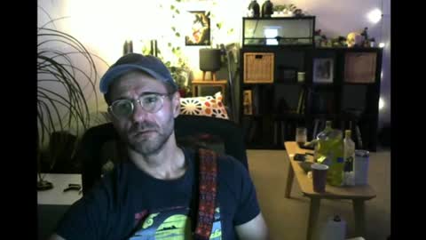 Snapshot of elmetaagain chatting on 07-12-26, 07:32 elmetaagain online show from 07-12-26, 07:32