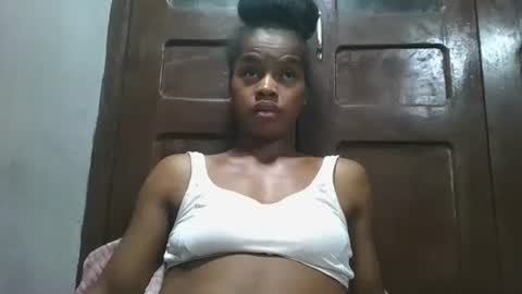 Snapshot of elodie228680 chatting on 05-09-26, 05:29 elodie228680 online show from 05-09-26, 05:29